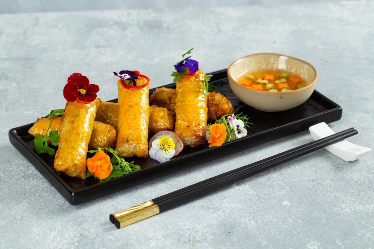 ดิ โอเรียนตัล เจด โฮเต็ล Hotel ฮานอย ภายนอก รูปภาพ A plate of Vietnamese spring rolls