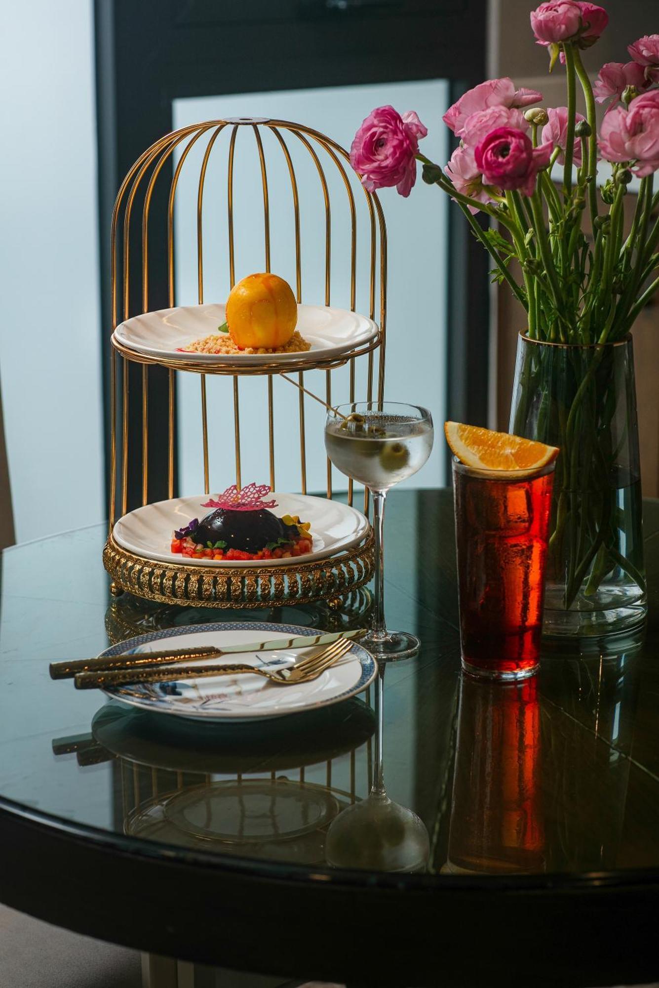 ดิ โอเรียนตัล เจด โฮเต็ล Hotel ฮานอย ภายนอก รูปภาพ A cocktail served at the bar