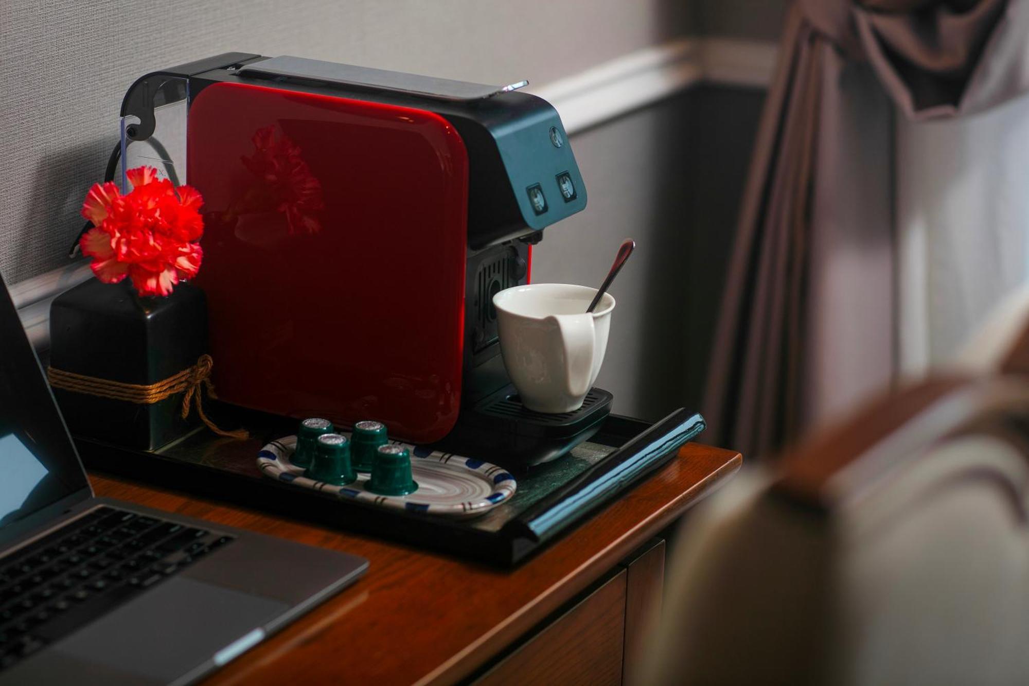 ดิ โอเรียนตัล เจด โฮเต็ล Hotel ฮานอย ภายนอก รูปภาพ A Nespresso coffee machine