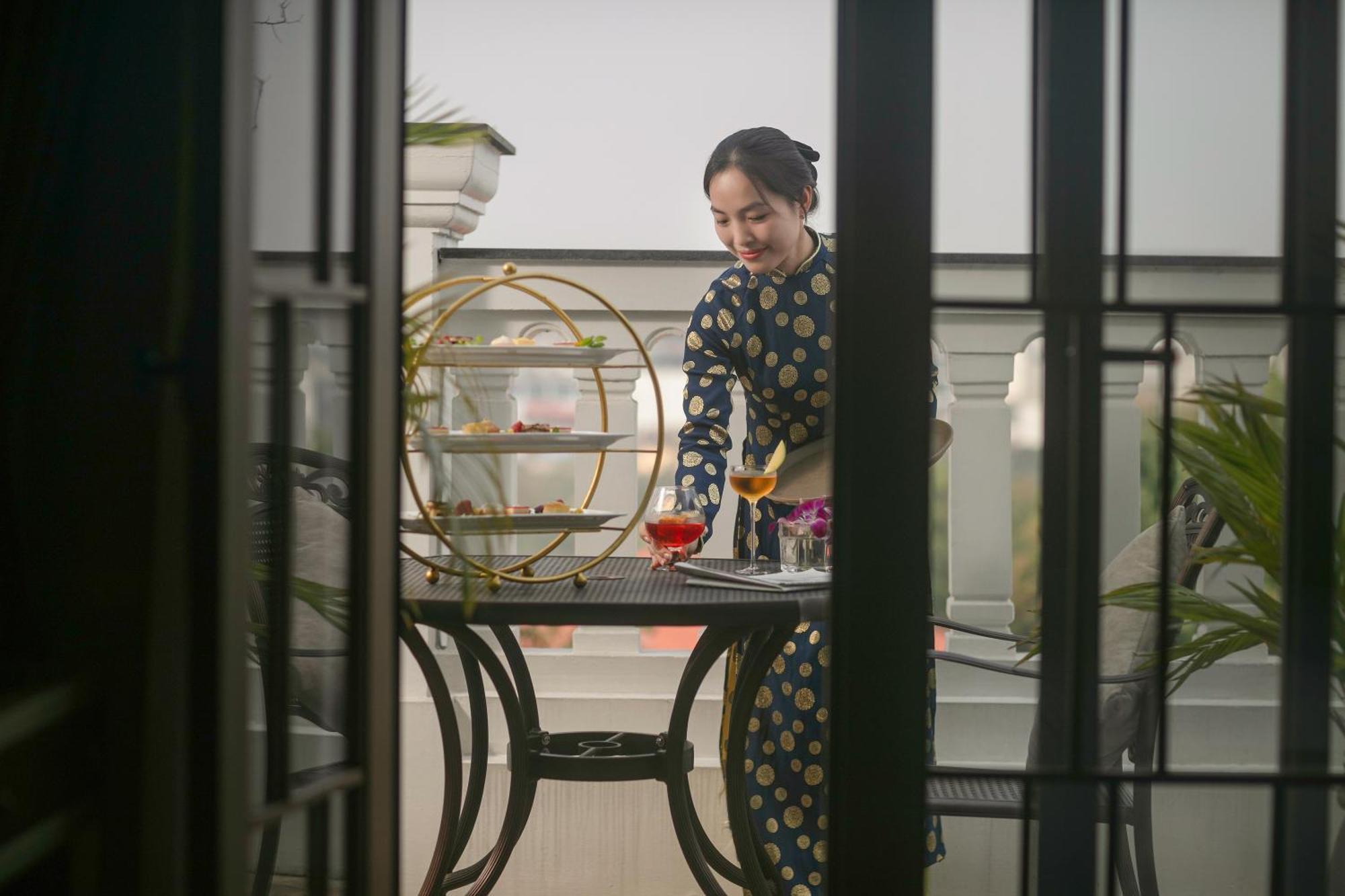 ดิ โอเรียนตัล เจด โฮเต็ล Hotel ฮานอย ภายนอก รูปภาพ A woman in a home
