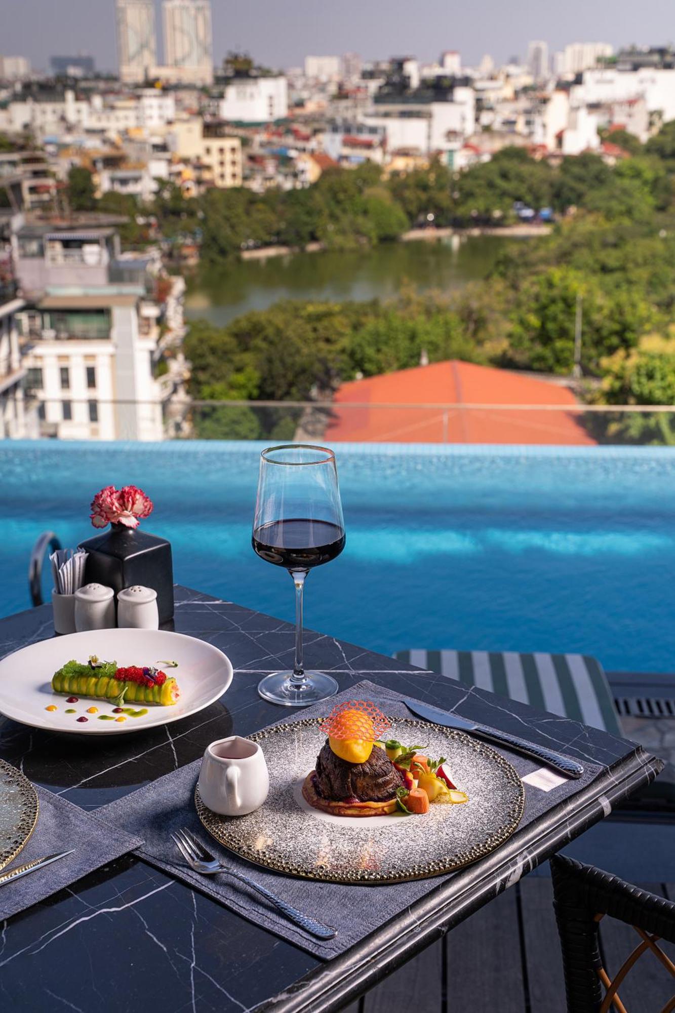 ดิ โอเรียนตัล เจด โฮเต็ล Hotel ฮานอย ภายนอก รูปภาพ The pool at the hotel