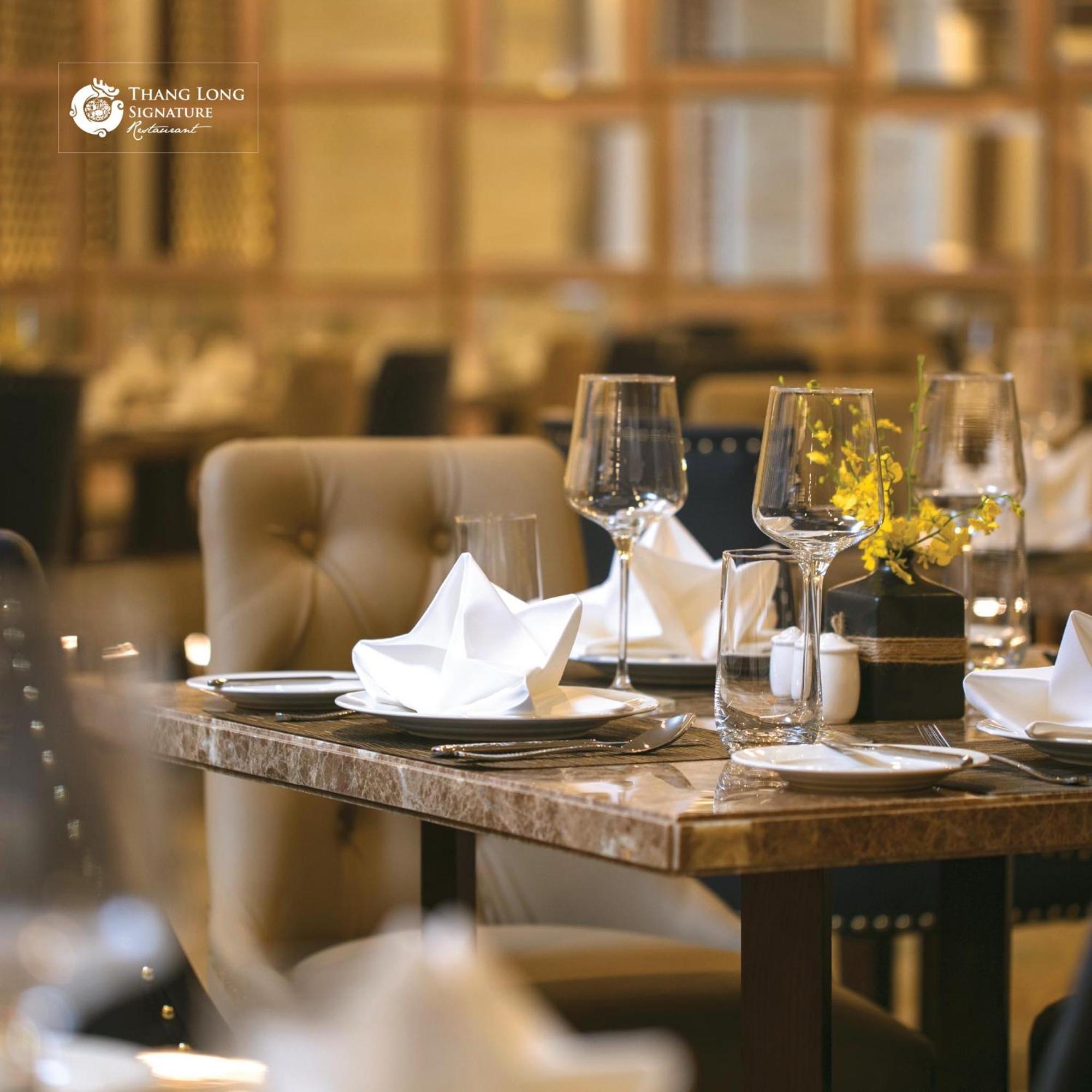 ดิ โอเรียนตัล เจด โฮเต็ล Hotel ฮานอย ภายนอก รูปภาพ A table set for fine dining