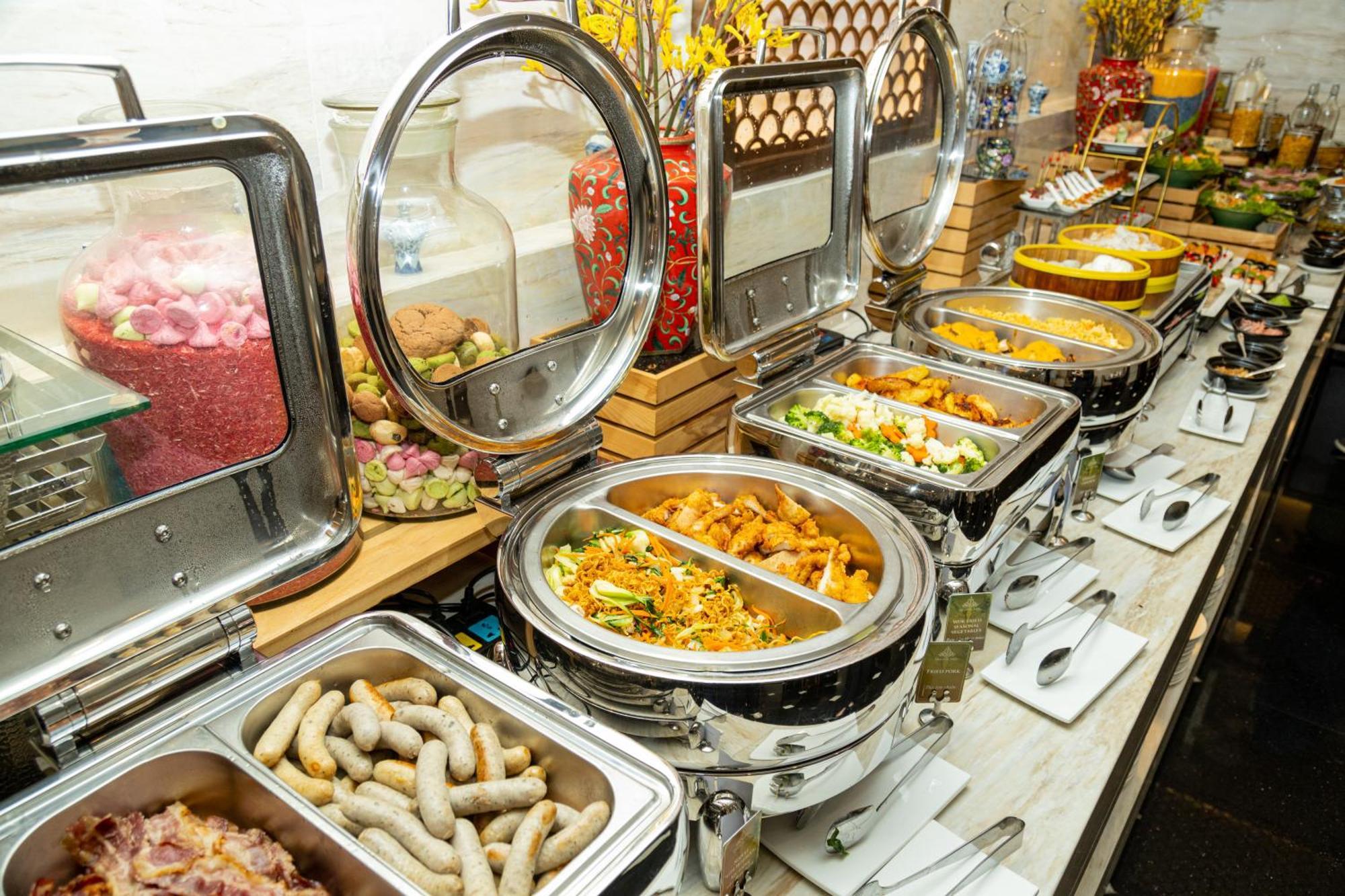 ดิ โอเรียนตัล เจด โฮเต็ล Hotel ฮานอย ภายนอก รูปภาพ A buffet at a hotel