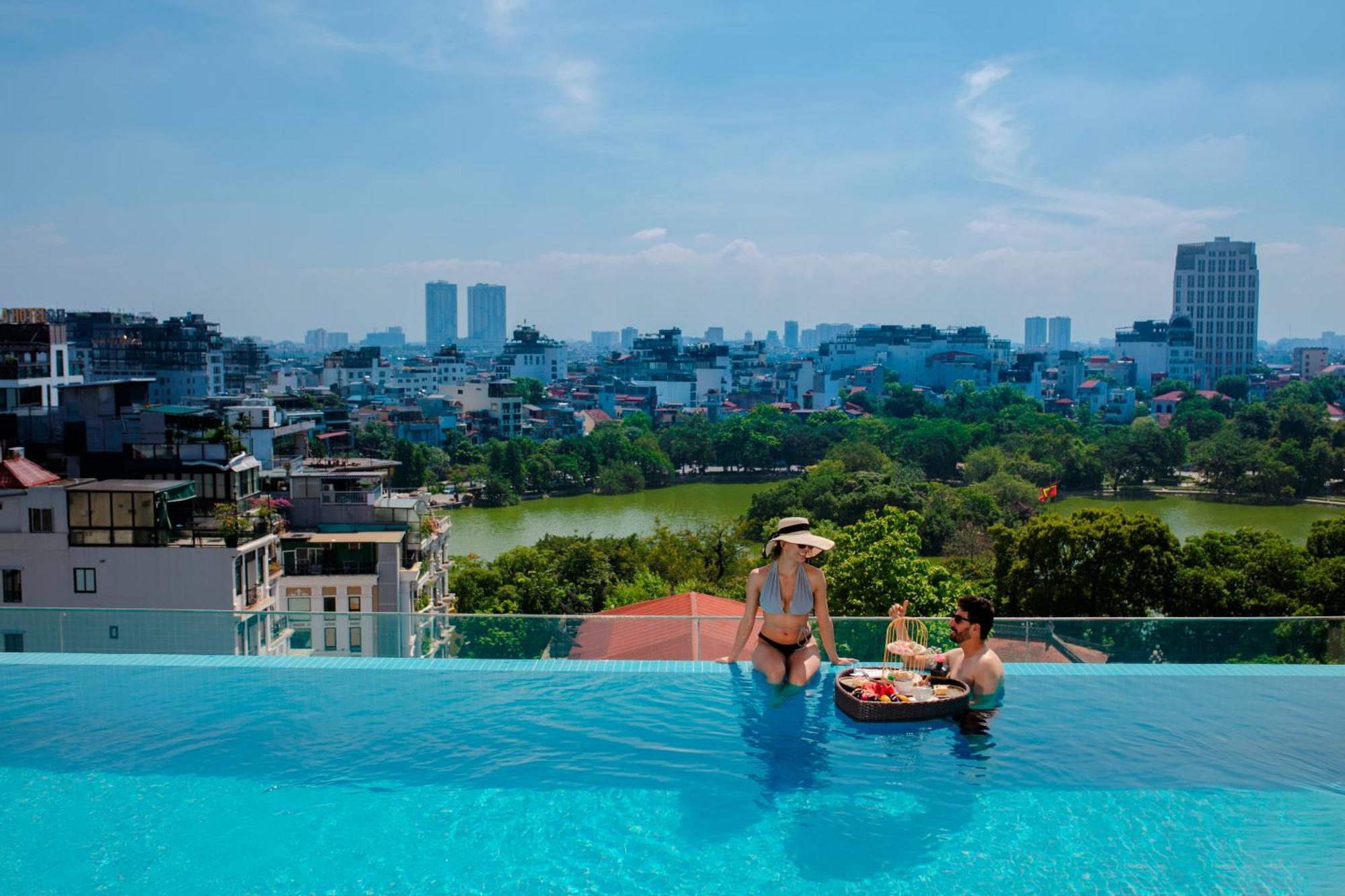 ดิ โอเรียนตัล เจด โฮเต็ล Hotel ฮานอย ภายนอก รูปภาพ View of West Lake from the hotel