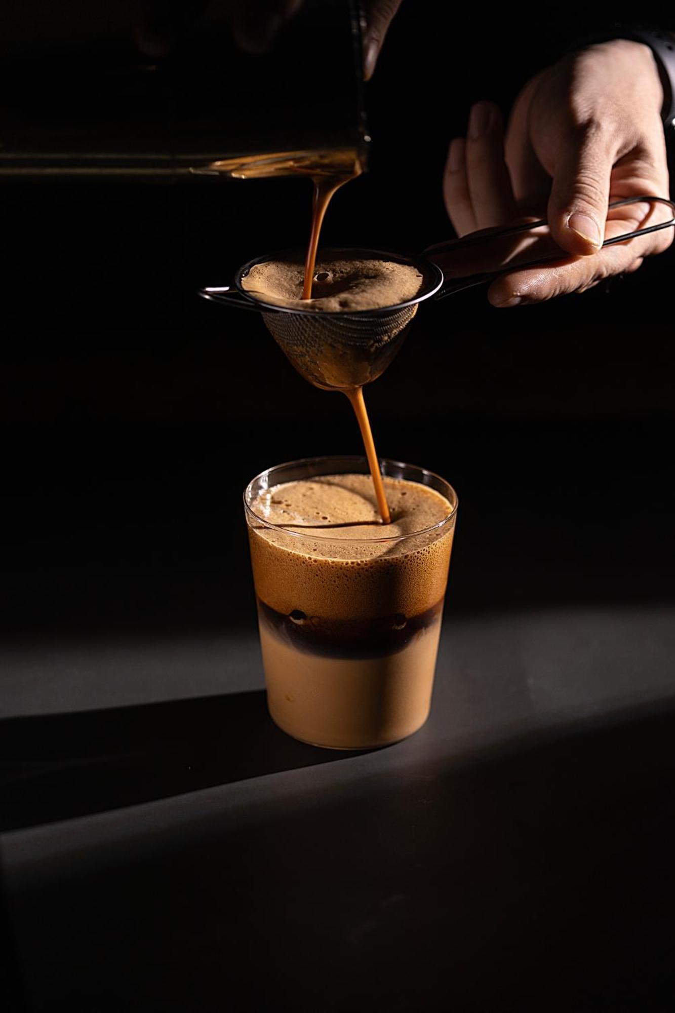 ดิ โอเรียนตัล เจด โฮเต็ล Hotel ฮานอย ภายนอก รูปภาพ A coffee being poured into a glass